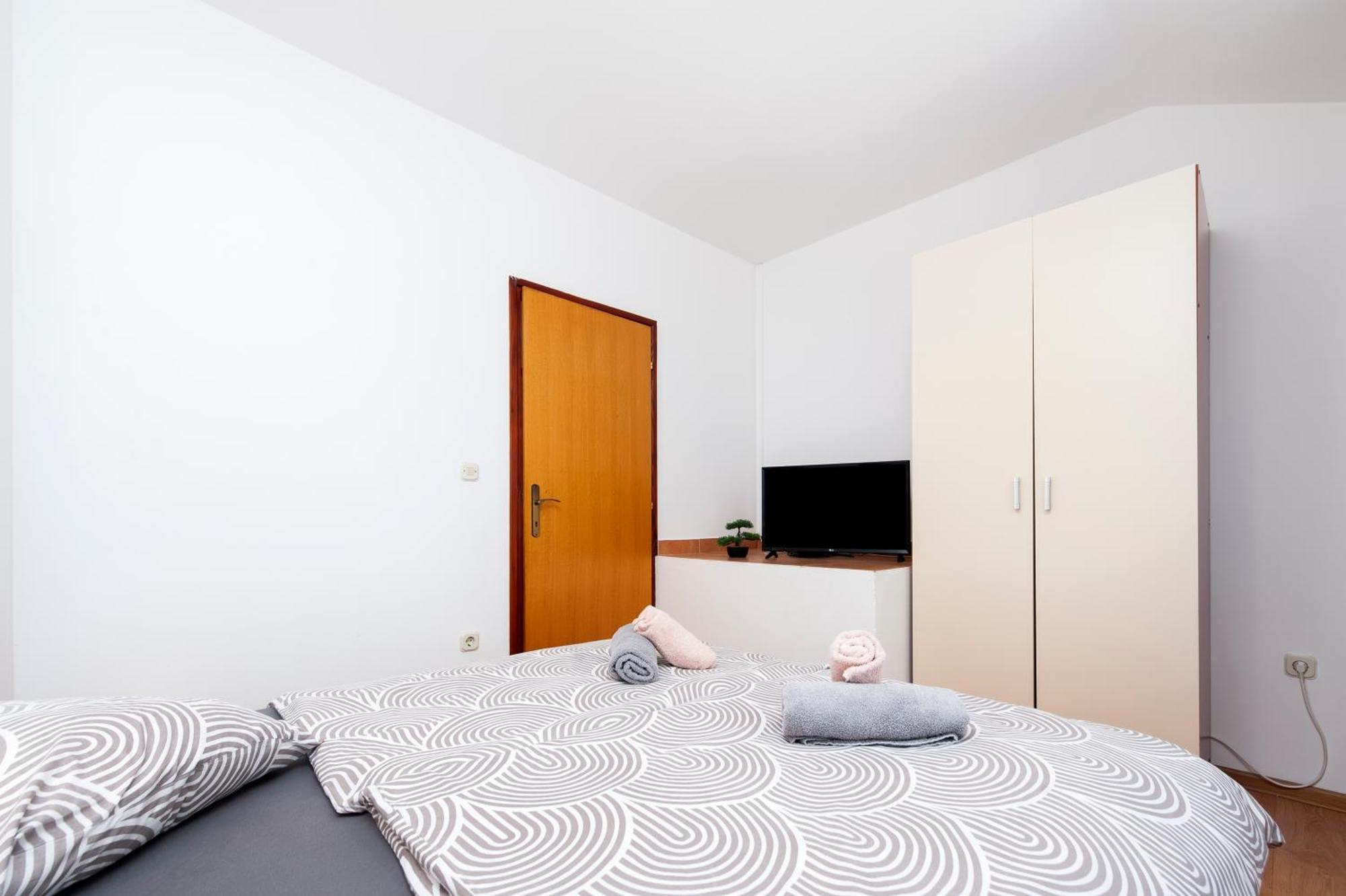 Apartmani Sara-Andrea 로비니 외부 사진
