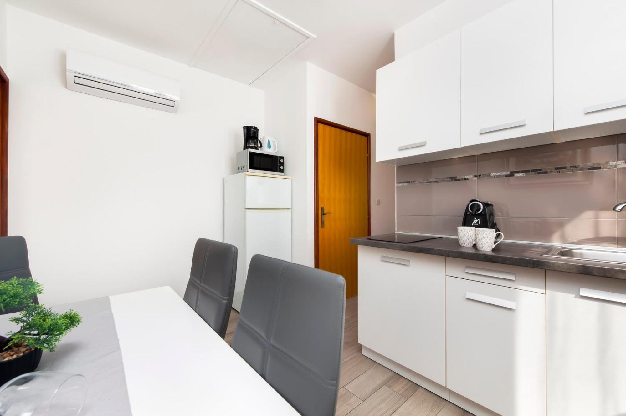 Apartmani Sara-Andrea 로비니 외부 사진