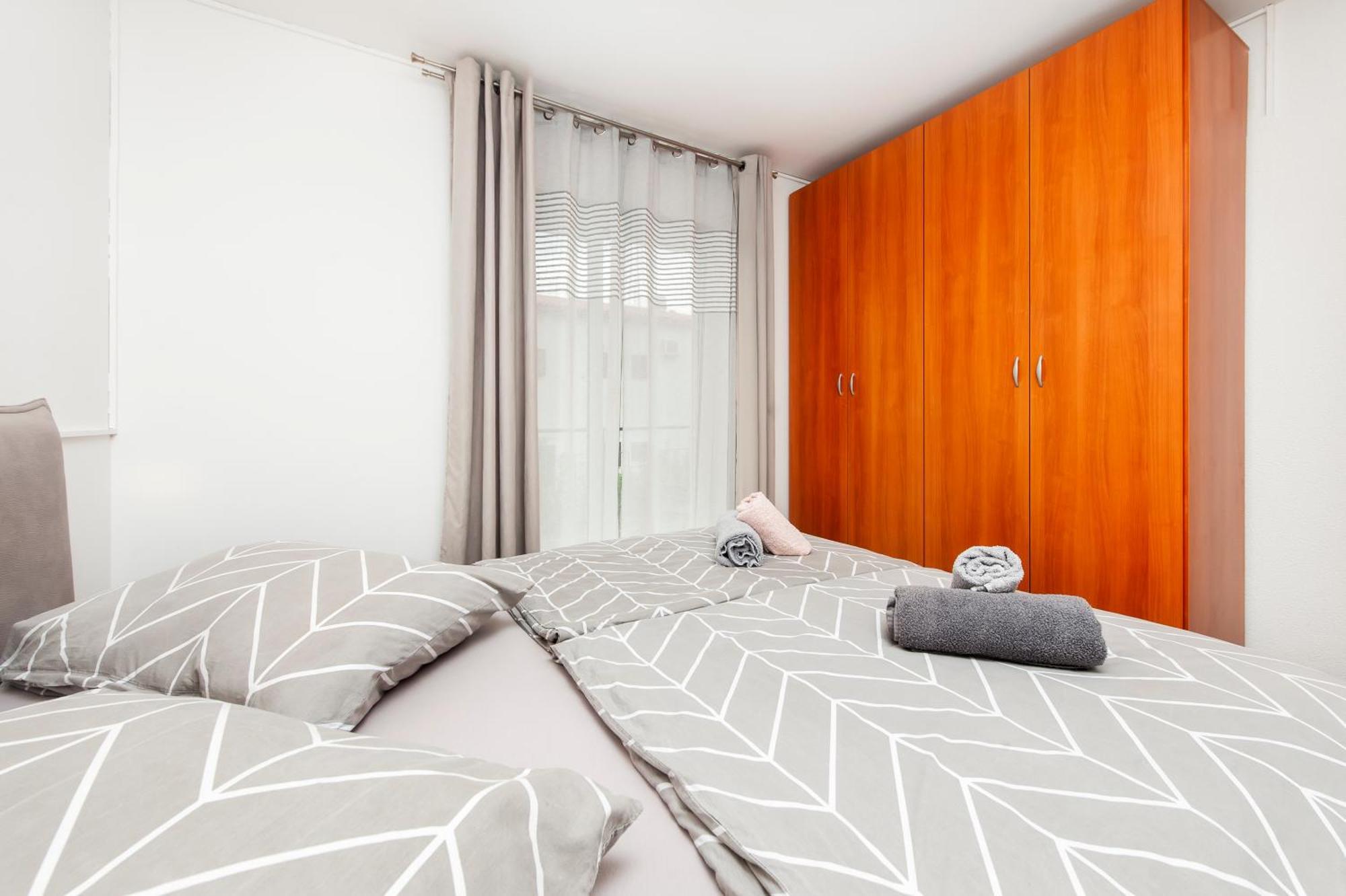 Apartmani Sara-Andrea 로비니 외부 사진