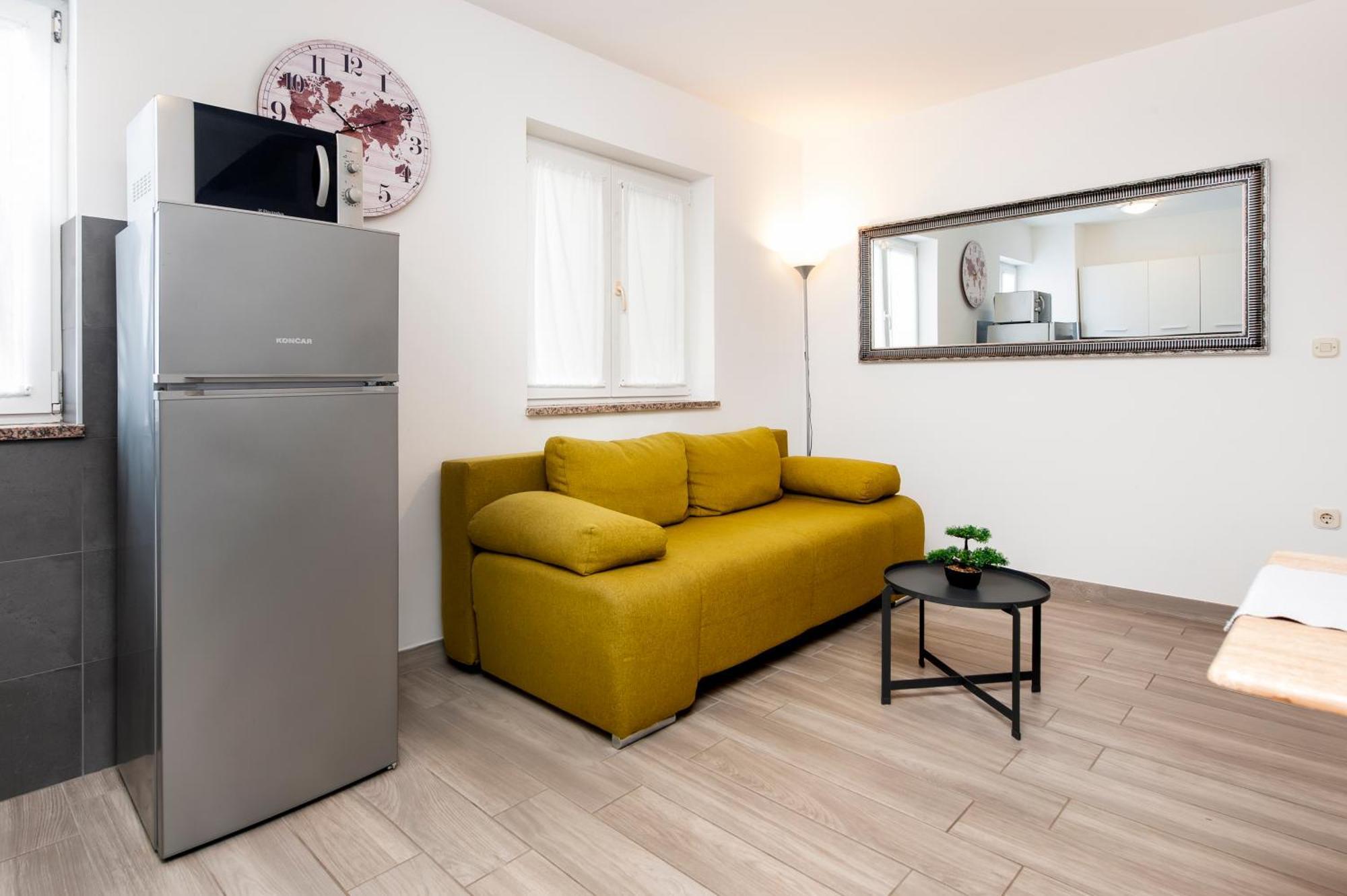 Apartmani Sara-Andrea 로비니 외부 사진