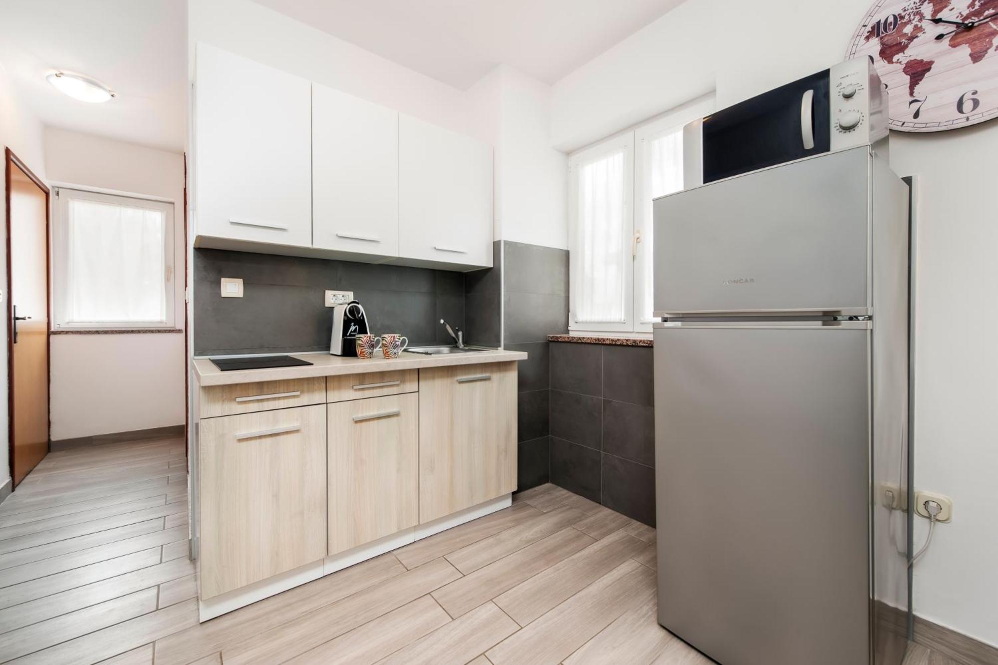 Apartmani Sara-Andrea 로비니 외부 사진