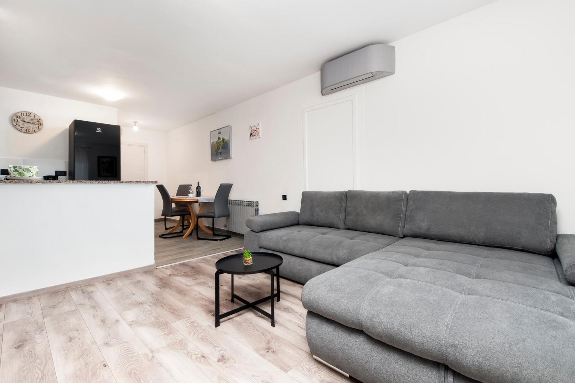 Apartmani Sara-Andrea 로비니 외부 사진