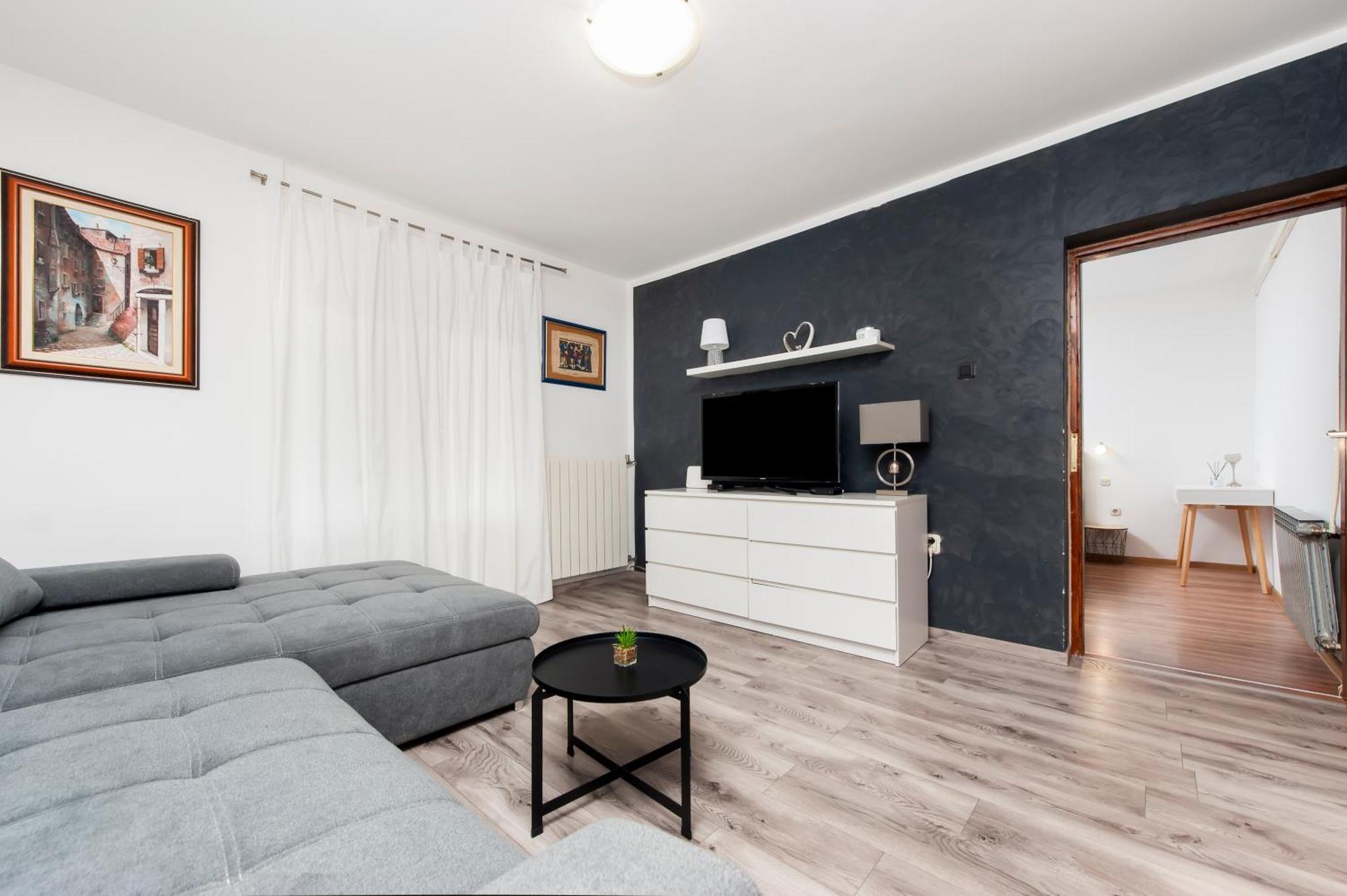 Apartmani Sara-Andrea 로비니 외부 사진